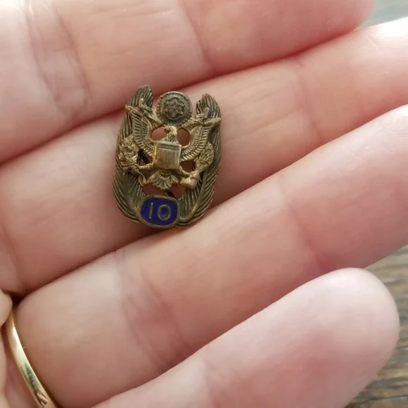 Vintage U.S. Army Civil Service 10 year pin enamel - Picture 2 of 4